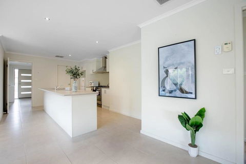 Spacious Lovely 5Beds Home@Point Cook - Kingaroy Accommodation 3