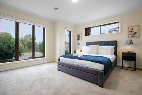 Spacious Lovely 5Beds Home@Point Cook - Kingaroy Accommodation 1