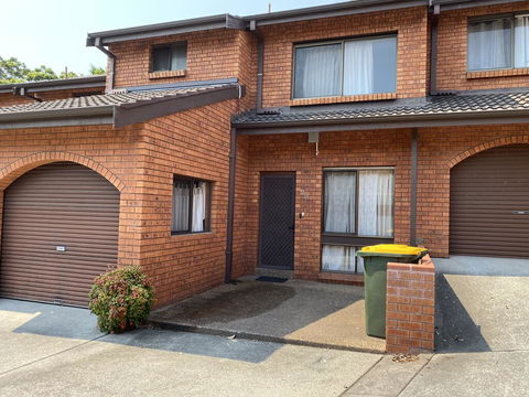Spacious Townhouse In Wollongong - Kingaroy Accommodation 3