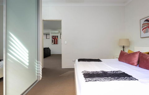 Spacious Two-Bedroom Apartment Near Hospital - Kingaroy Accommodation 2