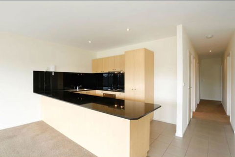 Spectacular River Views In Fabulous Footscray. - Kingaroy Accommodation 3