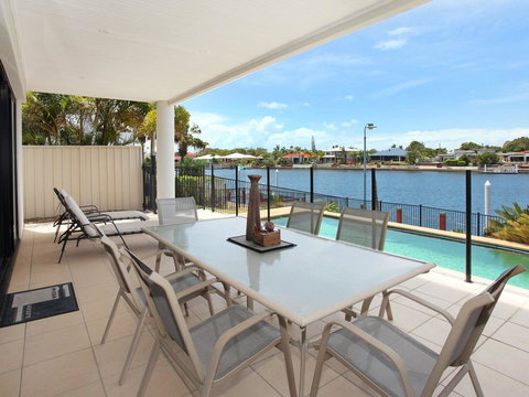 St Lucia 11 - 4 BDRM Canal Home With Pool - Kingaroy Accommodation 0