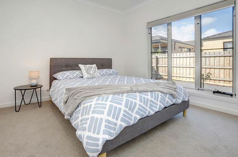 Staughton Sounds - Kingaroy Accommodation 3