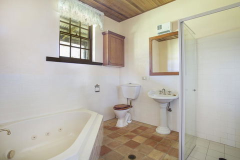Stone Cottage - Kingaroy Accommodation 1