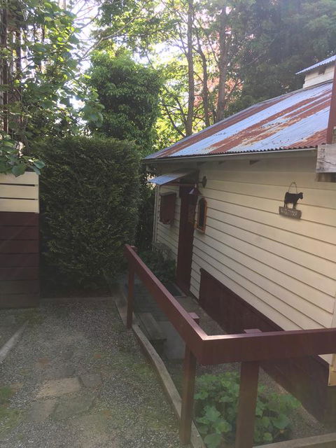 Stone's Throw Cottage Bed And Breakfast - Kingaroy Accommodation 3