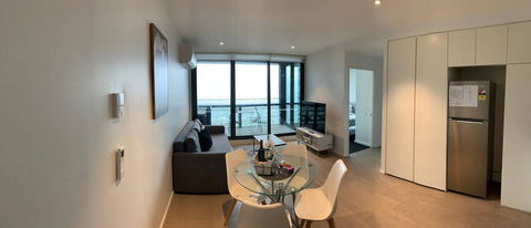 Stunning River View: Free Parking/tram/wifi - Kingaroy Accommodation 2