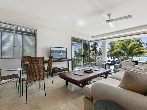 Stunning Riverfront Apartment In Noosaville - Unit 2 Wai Cocos 215 Gympie Terrace - Kingaroy Accommodation 2