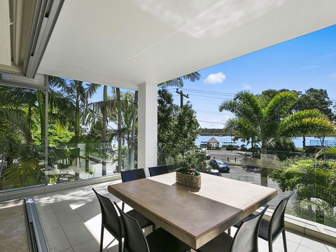 Stunning Riverfront Apartment In Noosaville - Unit 2 Wai Cocos 215 Gympie Terrace - Kingaroy Accommodation 0