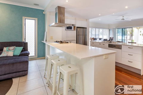 Stunning Waterfront Home With Pool - Sylvan Beach Esp, Bellara - Kingaroy Accommodation 3