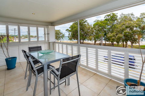 Stunning Waterfront Home With Pool - Sylvan Beach Esp, Bellara - Kingaroy Accommodation 1