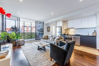 Stylish 2-bed 2 bath with free parking pool gym wifi