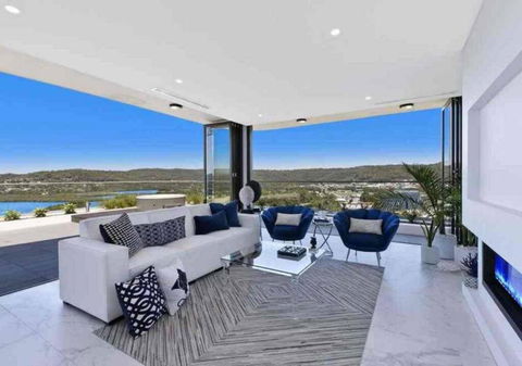 Stylish Penthouse With Views & Jacuzzi - Kingaroy Accommodation 0