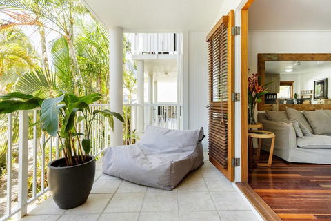 Stylish Tropical Oasis Apartment With Hot Tub And Four Pools - Kingaroy Accommodation 0