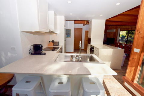 Sublime Cedar Lodge Leura - Kingaroy Accommodation 2