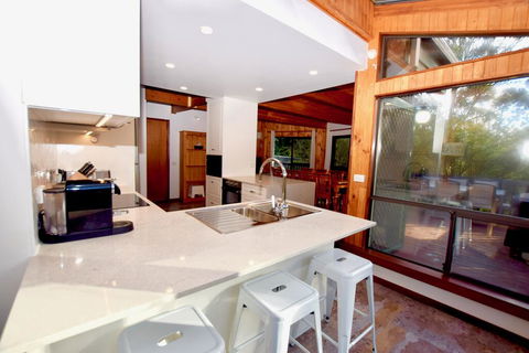 Sublime Cedar Lodge Leura - Kingaroy Accommodation 3
