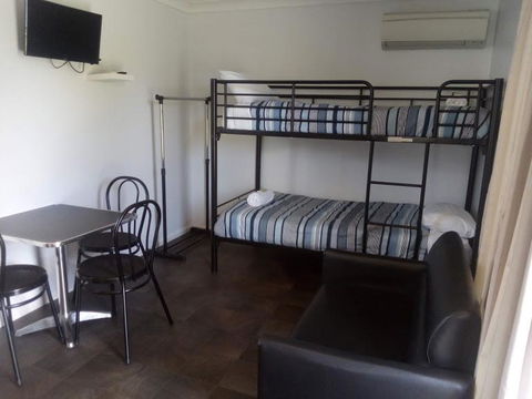 Summit Cabin - Kingaroy Accommodation 1