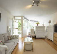 Sunlit studio in the trees walk to the beach - Kingaroy Accommodation