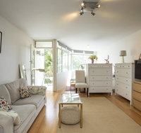 Sunlit studio in the trees walk to the beach - Kingaroy Accommodation