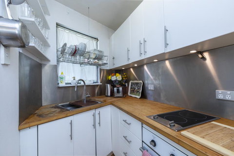 Sunlit Studio In The Trees, Walk To The Beach - Kingaroy Accommodation 2