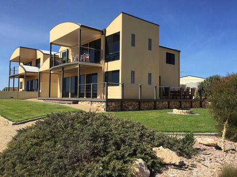 Sunset Cove Beach House - Kingaroy Accommodation 0