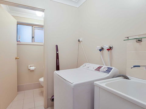 Sunset On Birubi' - Pet Friendly, Air Con, Water Views, WIFI And Outdoor Spa - Kingaroy Accommodation 2