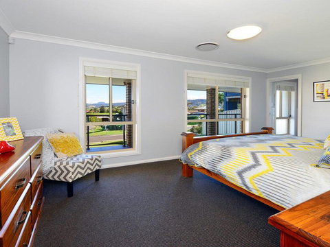 Sunset Over Neptune - Pet Friendly, 5 Min To Beach - Kingaroy Accommodation 3