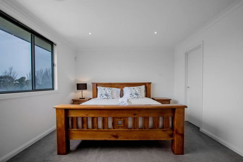 Superb Luxe 5BR House@Point Cook Near Lake - Kingaroy Accommodation 1