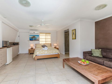 Surf Club House, Pet Friendly, Sunshine Coast, Holiday House, Marcoola - Kingaroy Accommodation 1