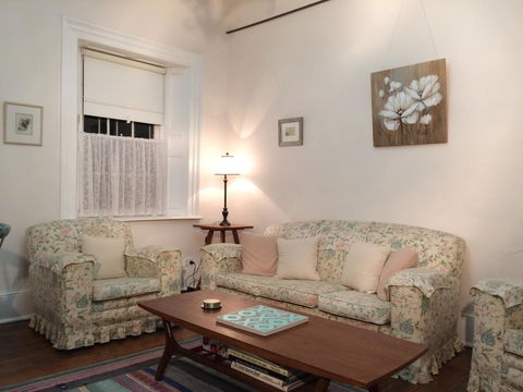 Surgeon's Cottage - Kingaroy Accommodation 1