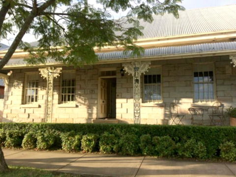 Surgeon's Cottage - Kingaroy Accommodation 0