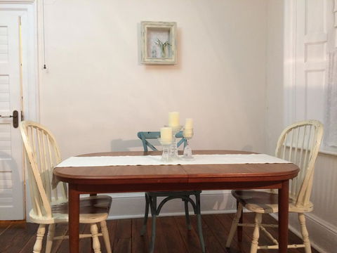 Surgeon's Cottage - Kingaroy Accommodation 2