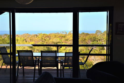 Surinam - Kingaroy Accommodation 0