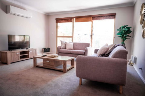 SWAN RIVER STAY, PERTH, WIFI, NETFLIX, APPLECROSS, FREO - Kingaroy Accommodation 0