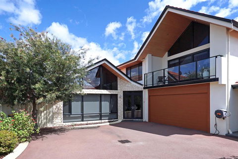 Swanriver Applecross Shortstays - Kingaroy Accommodation 0