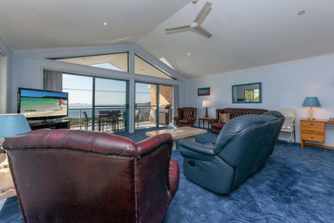 Tah Villa, 1/68 Marine Drive - Kingaroy Accommodation 1