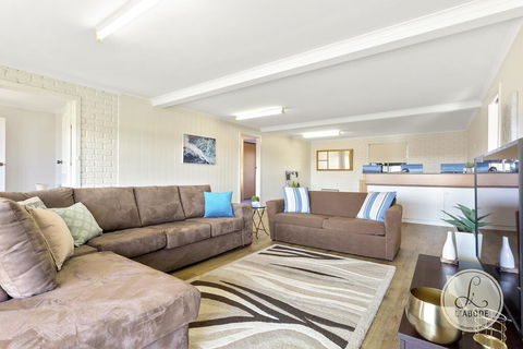 TASSIE SEASIDE SERENITY - L'Abode Accommodation - Kingaroy Accommodation 3
