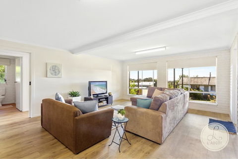TASSIE SEASIDE SERENITY - L'Abode Accommodation - Kingaroy Accommodation 1