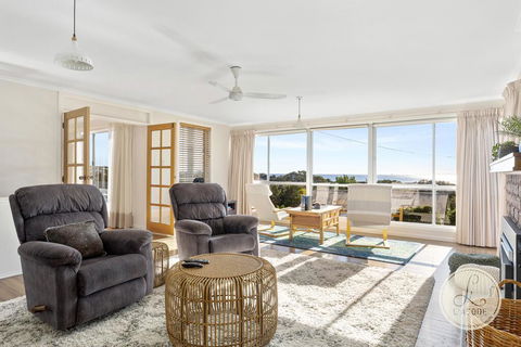TASSIE SEASIDE SERENITY - L'Abode Accommodation - Kingaroy Accommodation 0