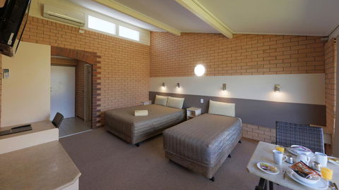 Tenterfield Motor Inn - Kingaroy Accommodation 1