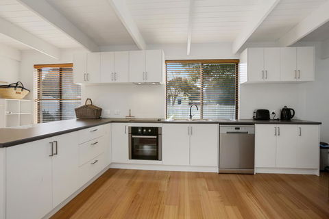 THE ASHMAN HOUSE - Modern And Close To Town - Kingaroy Accommodation 2