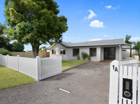THE ASHMAN HOUSE - Modern And Close To Town - Kingaroy Accommodation 0
