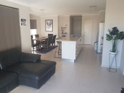 The Baltimore - Family Home Getaway - Kingaroy Accommodation 2