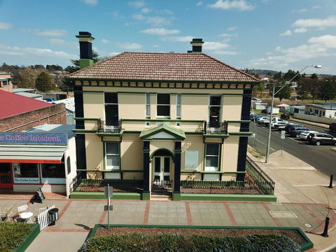 The Bank Guesthouse Glen Innes - Kingaroy Accommodation 0
