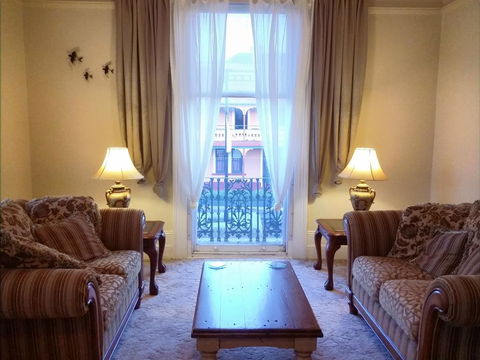 The Bank Guesthouse Glen Innes - Kingaroy Accommodation 3