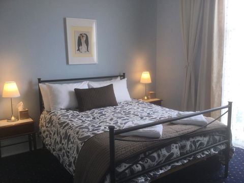 The Bank Guesthouse Glen Innes - Kingaroy Accommodation 1