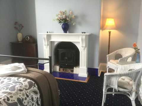 The Bank Guesthouse Glen Innes - Kingaroy Accommodation 2