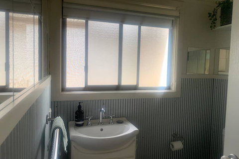 The Batch On Benyon , Fresh And Cute As A Button - Kingaroy Accommodation 3