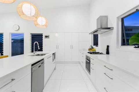 THE BEACH OASIS @ 360 - Kingaroy Accommodation 2