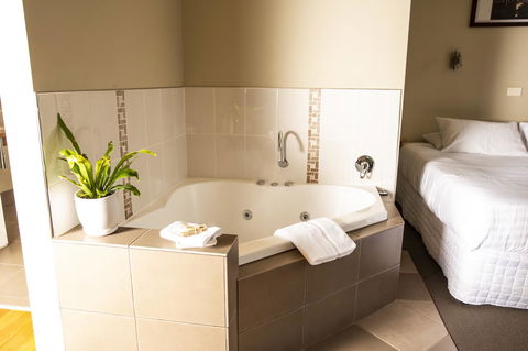 Little Norfolk Bay Events And Chalets - Kingaroy Accommodation 8