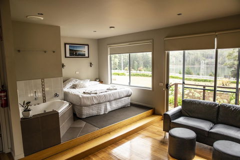Little Norfolk Bay Events And Chalets - Kingaroy Accommodation 2
